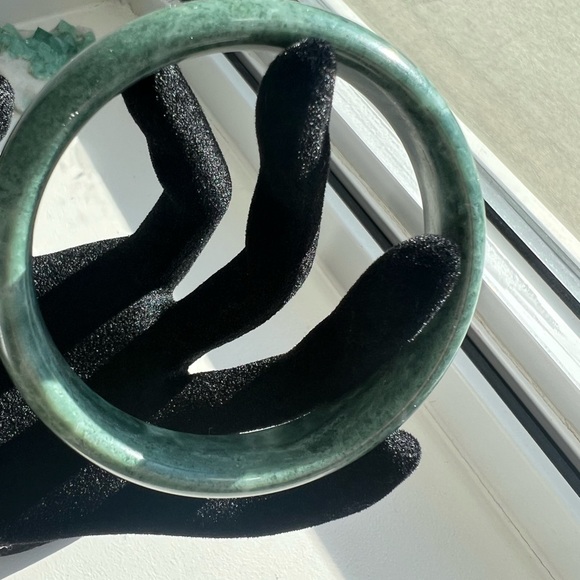 Olive green Jade bangle . - Picture 1 of 7